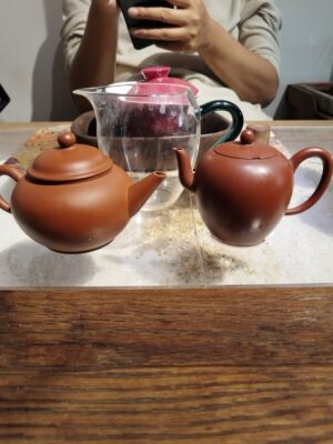 Comparing an old Hongni teapot against a modern Zhuni one